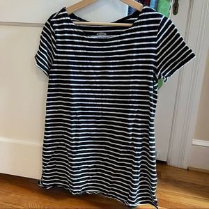 Old Navy Maternity T-Shirt Navy and White Stripes